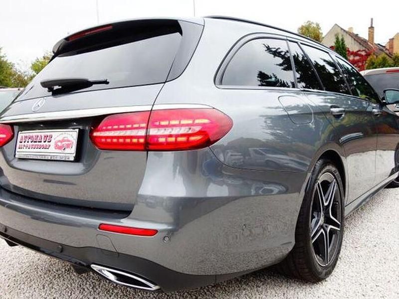 Gebraucht Mercedes E220 AMG line 125 PS (91 kW) 2016 Schwarz Limousine