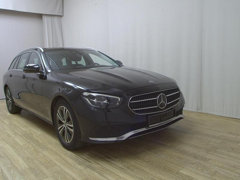 Gebraucht Mercedes E220 Avantgarde 200 PS (147 kW) 2022 Schwarz Kombi