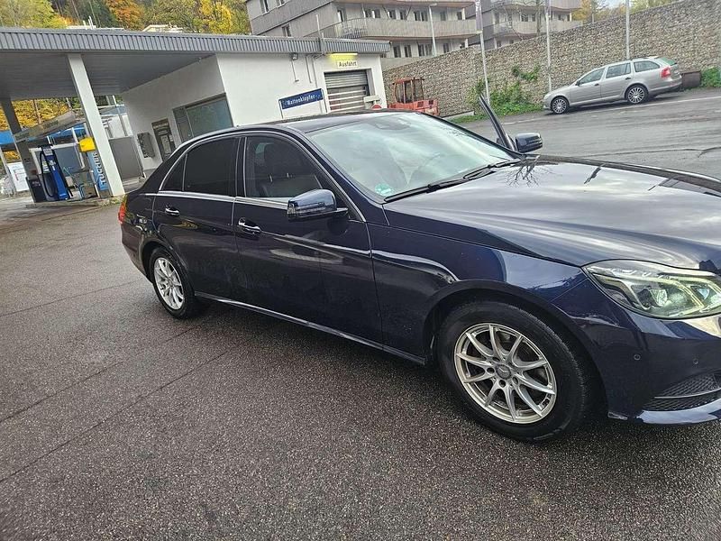 Gebraucht Mercedes E300 Elegance 231 PS (169 kW) 2016 Blau Limousine