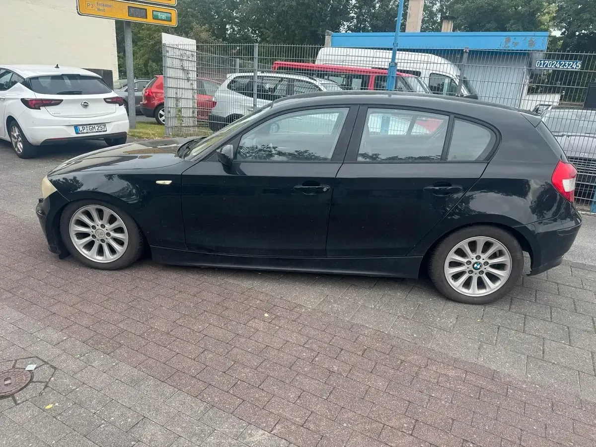 Gebraucht BMW 118 122 PS (89 kW) 2006 Schwarz Kleinwagen