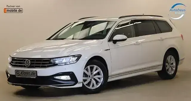Gebraucht VW Passat R-line 150 PS (110 kW) 2020 Sonderlackierung pure white (metallic) Kombi
