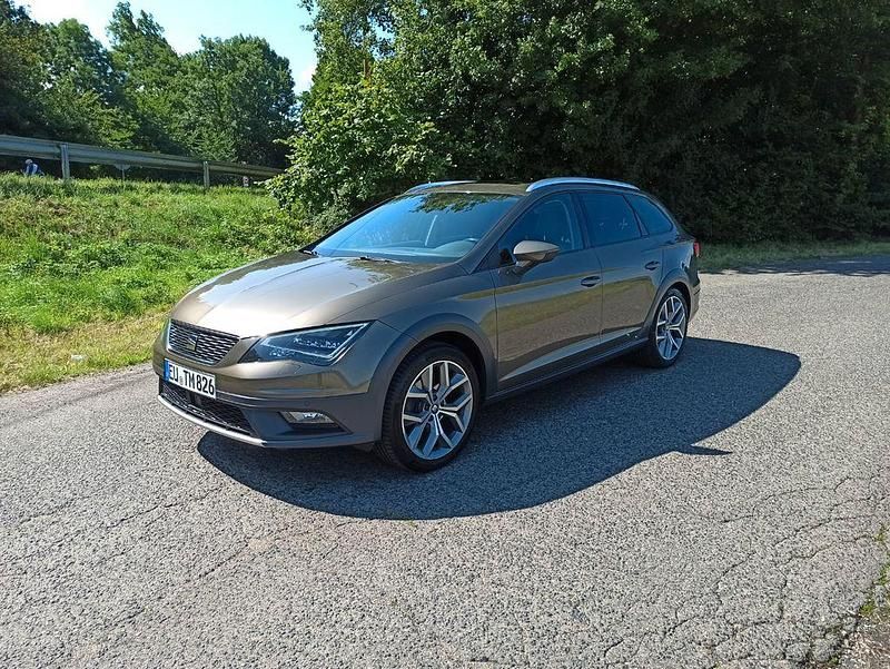 Braun Gebraucht 2015 Seat Leon X-Perience Kombi | 13.300 € (Fairer Preis) - Bild 1/4