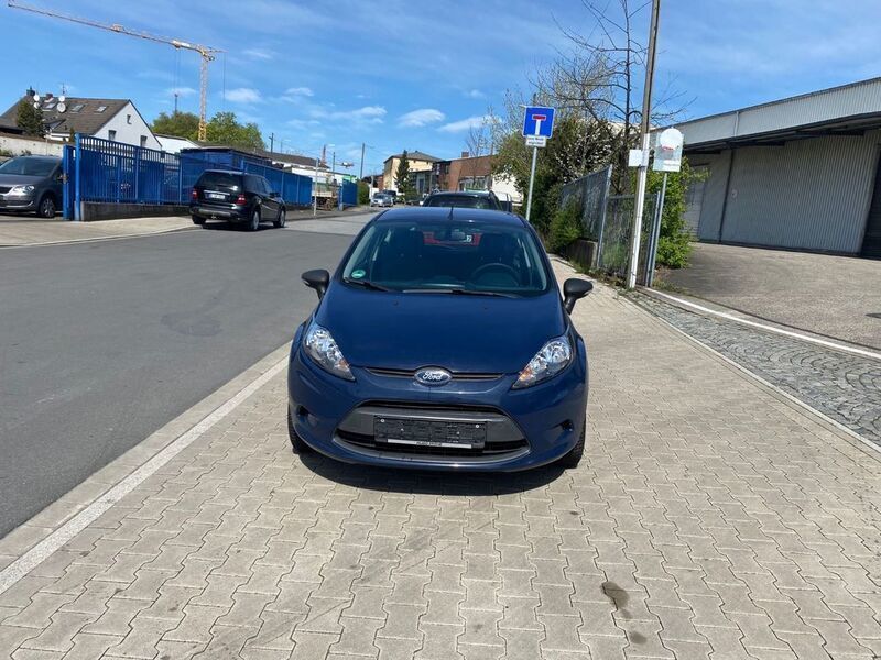 Gebraucht Ford Fiesta Ambiente 60 PS (44 kW) 2011 Blau Kleinwagen