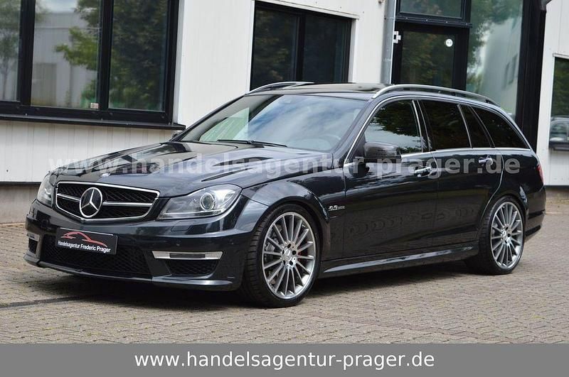 Schwarz Gebraucht 2014 Mercedes C63 AMG AMG Limousine | 52.900 € (Teuer) - Bild 1/4