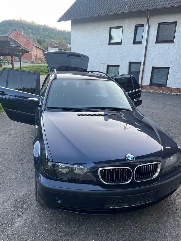 Blau Gebraucht 2004 BMW 320 Sport Line Kombi | 1.500 € (Superpreis) - Bild 1/4