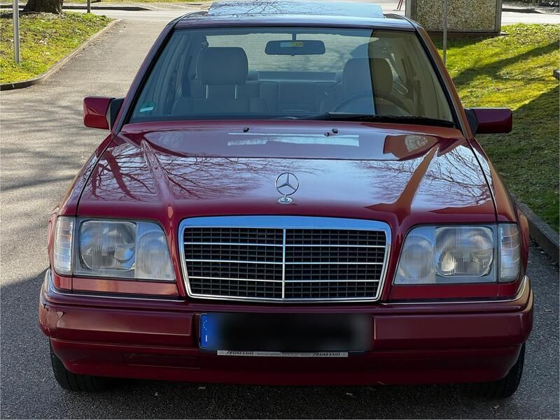 Rot Gebraucht 1993 Mercedes E200 Limousine | 6.450 € - Bild 1/4