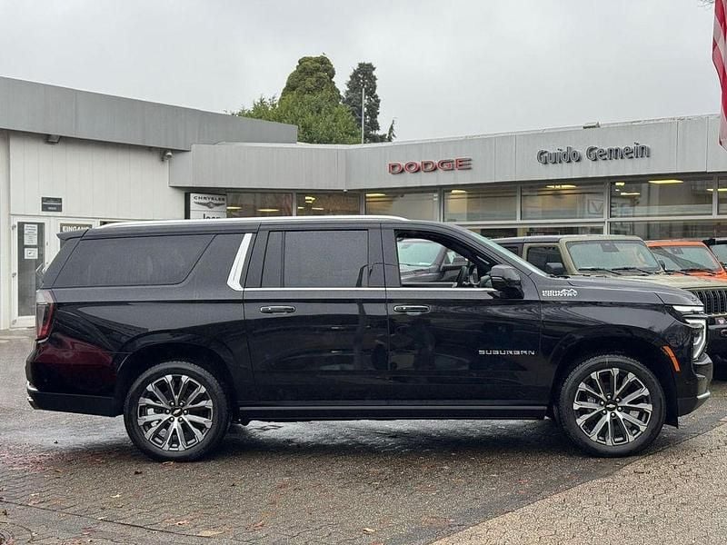 Neu Chevrolet Suburban 426 PS (313 kW) 2025 Schwarz SUV