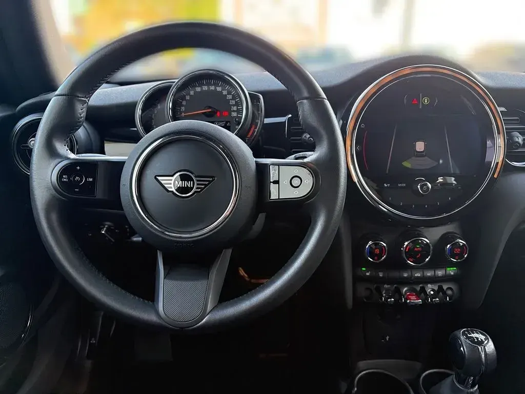 Gebraucht Mini Cooper Classic 136 PS (100 kW) 2023 Schwarz Kleinwagen
