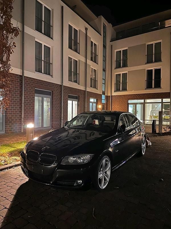 Gebraucht BMW 330 245 PS (180 kW) 2009 Schwarz Limousine