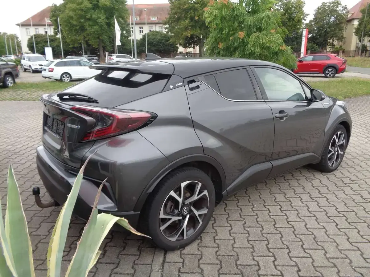 Gebraucht Toyota C-HR Style 122 PS (89 kW) 2018 Grey metallic SUV