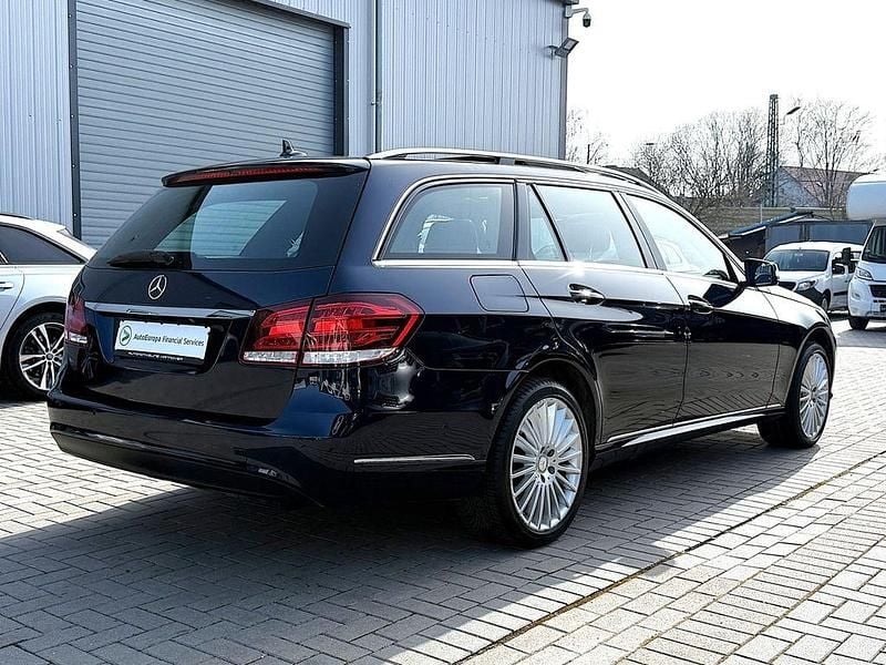 Gebraucht Mercedes E350 258 PS (189 kW) 2015 Blau Limousine