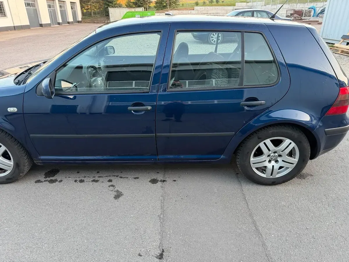 Gebraucht VW Golf IV 75 PS (55 kW) 2002 Blau Kleinwagen