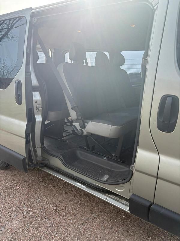 Second-hand Renault Trafic 145 CP (106 kW) 2008 Monovolum