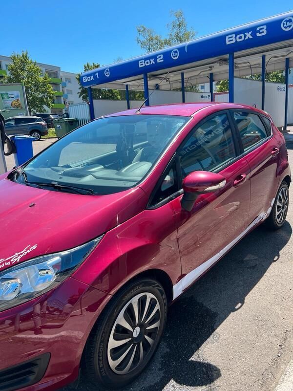 Rot Gebraucht 2013 Ford Fiesta Kleinwagen | 5.990 € (Fairer Preis) - Bild 1/4