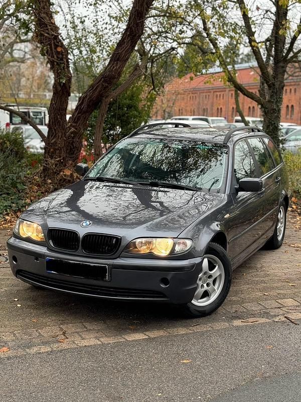 Grau Gebraucht 2003 BMW 318 Kombi | 1.600 € (Guter Preis) - Bild 1/4