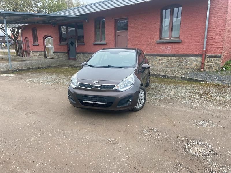 Gebraucht Kia Rio 109 PS (80 kW) 2012 Braun Kleinwagen