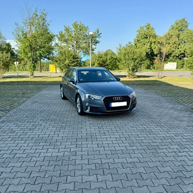 Grau Gebraucht 2019 Audi A3 Sport Limousine | 14.000 € (Superpreis) - Bild 1/4