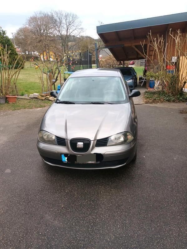 Gold Gebraucht 2004 Seat Ibiza Limousine | 1.300 € (Teuer) - Bild 1/4