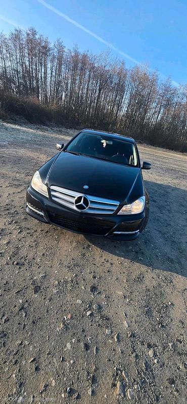 Second-hand Mercedes C220 170 CP (125 kW) 2012 Negru Berlinǎ