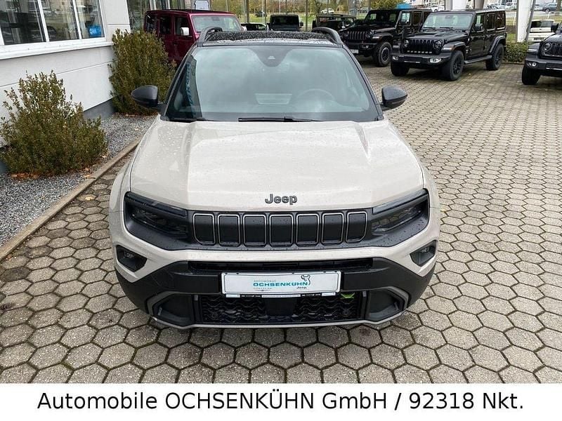 Neu Jeep Avenger Overland 136 PS (100 kW) 2025 Grau SUV