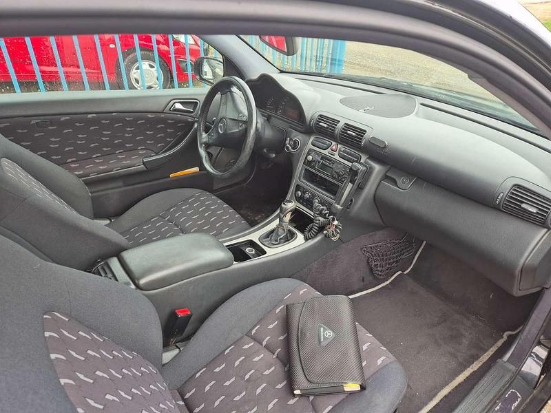 Gebraucht Mercedes C200 163 PS (119 kW) 2002 Schwarz Coupé