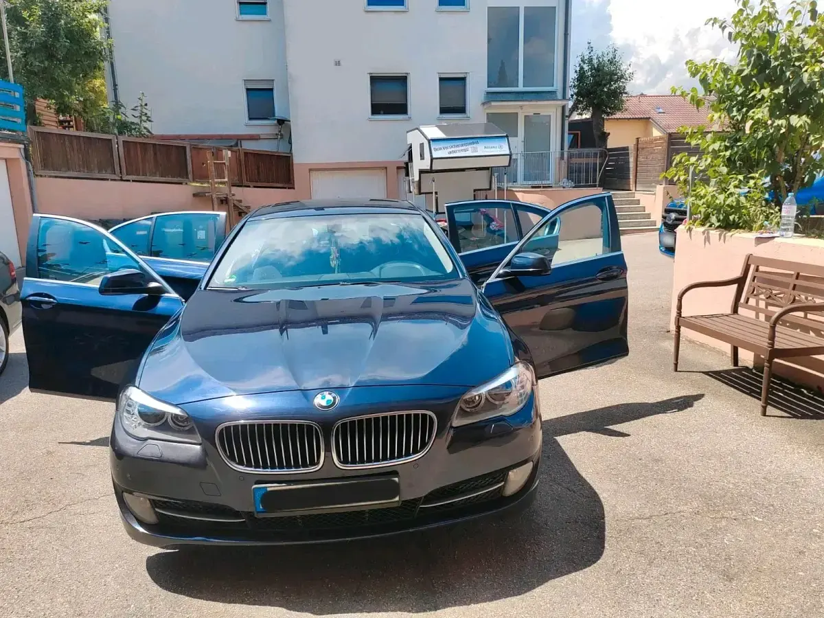 Gebraucht BMW 520 184 PS (135 kW) 2013 Blau Limousine