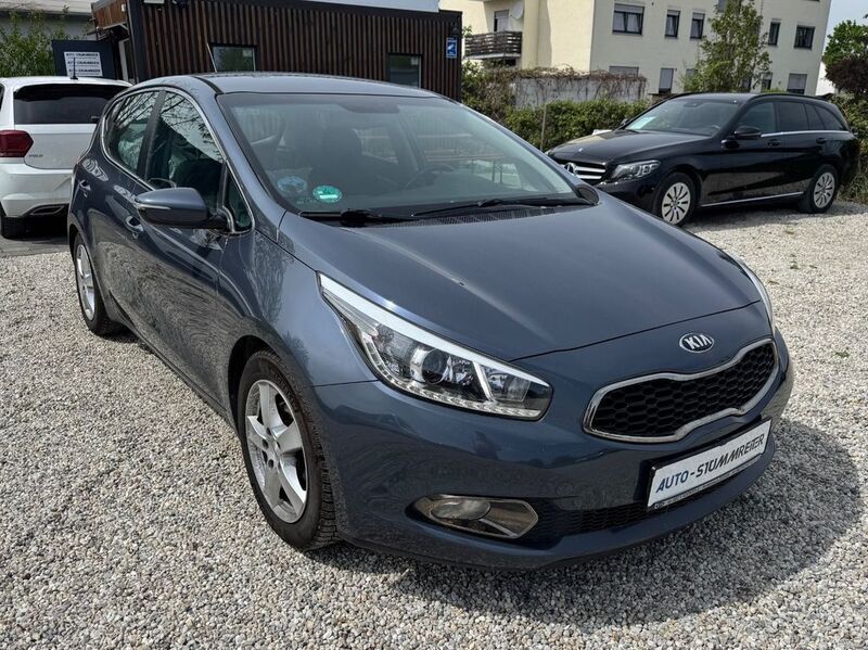 Blau Gebraucht 2013 Kia Ceed 2 Limousine | 7.900 € (Fairer Preis) - Bild 1/4