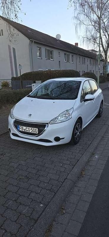Gebraucht Peugeot 208 Active 68 PS (50 kW) 2013 Weiß Kleinwagen