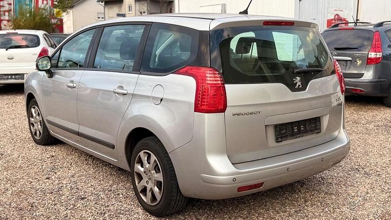 Gebraucht Peugeot 5008 120 PS (88 kW) 2010 Silber Van / Kleinbus