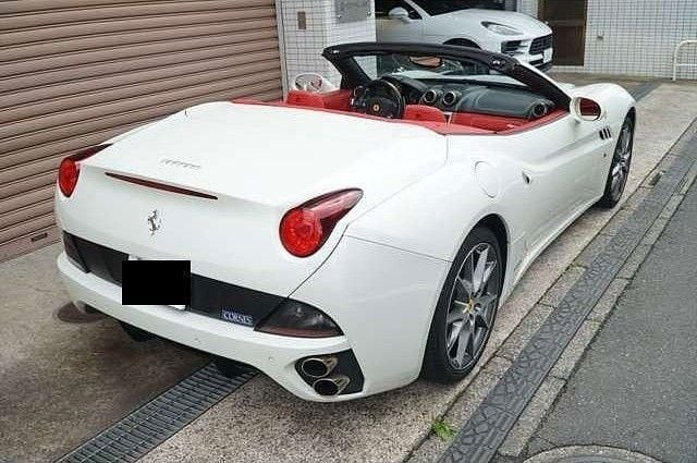 Second-hand Ferrari California 460 CP (338 kW) 2010 Alb Cabrio