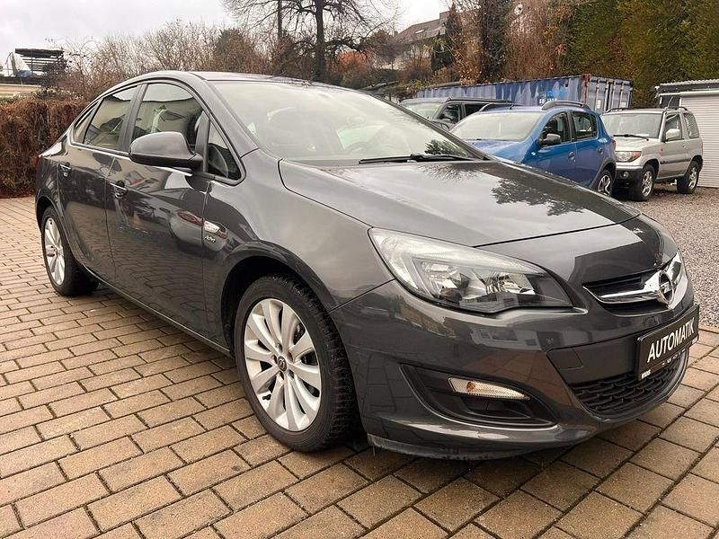 Grau Gebraucht 2013 Opel Astra Active Limousine | 8.200 € (Fairer Preis) - Bild 1/4