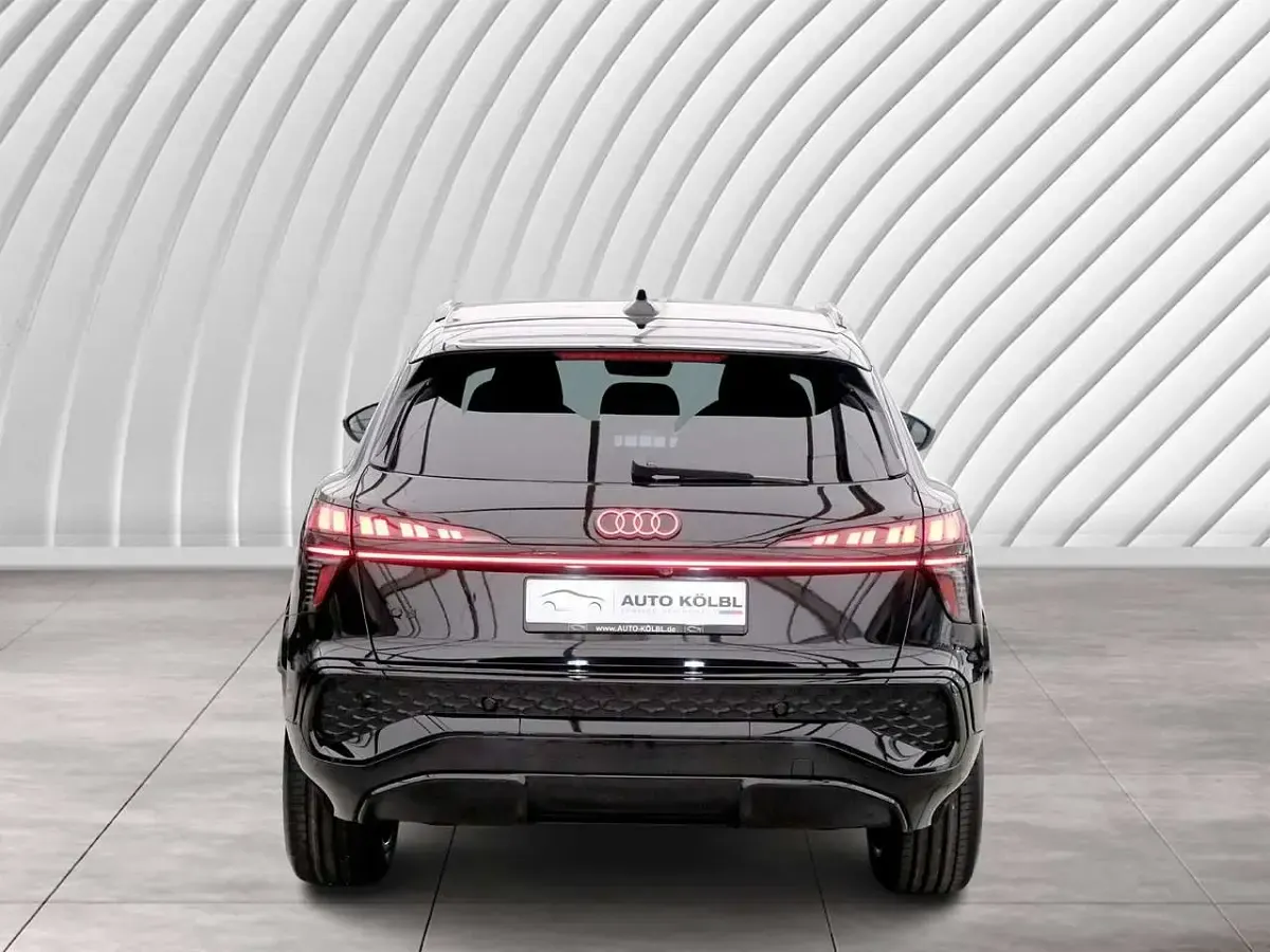 Neu Audi Q3 Sport 150 PS (110 kW) 2026 Mythosschwarz metallic SUV