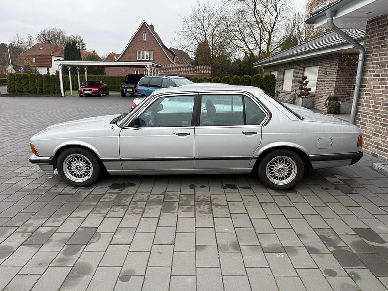 Gebraucht BMW 728 184 PS (135 kW) 1984 Silber Limousine