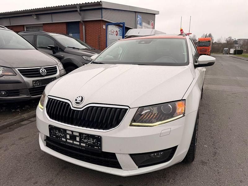 Weiß Gebraucht 2013 Skoda Octavia Elegance Kombi | 10.990 € (Etwas zu teuer) - Bild 1/4
