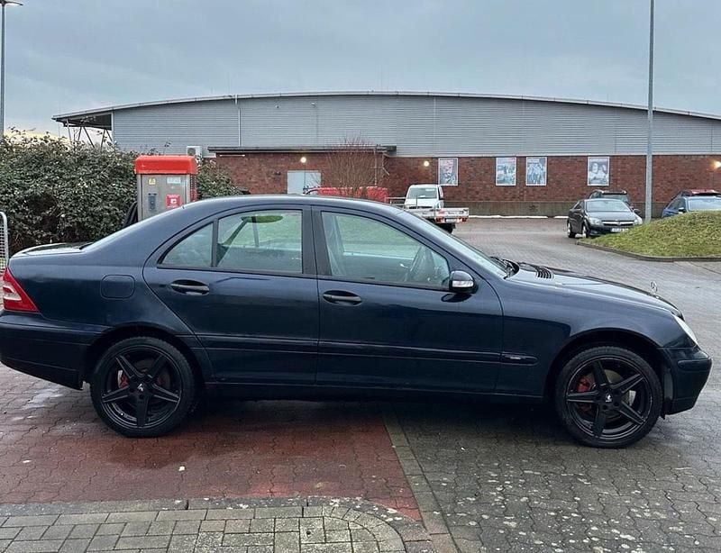 Gebraucht Mercedes C180 129 PS (94 kW) 2001 Blau Limousine