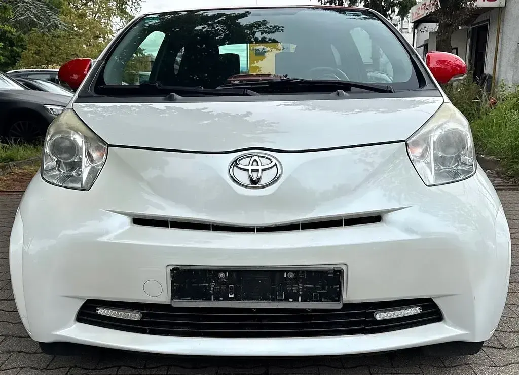 Gebraucht Toyota iQ 68 PS (50 kW) 2011 Weiß Kleinwagen