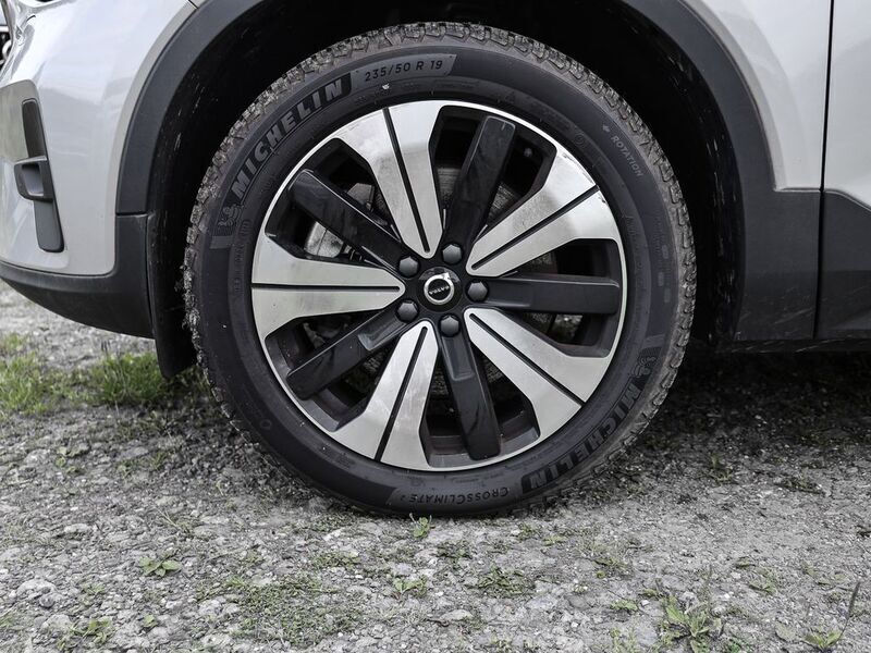 Gebraucht Volvo XC40 Core 211 PS (155 kW) 2023 Silber SUV