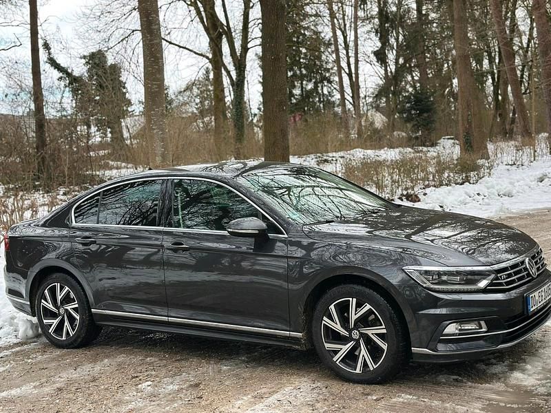Gebraucht VW Passat Highline 190 PS (139 kW) 2019 Grau Limousine