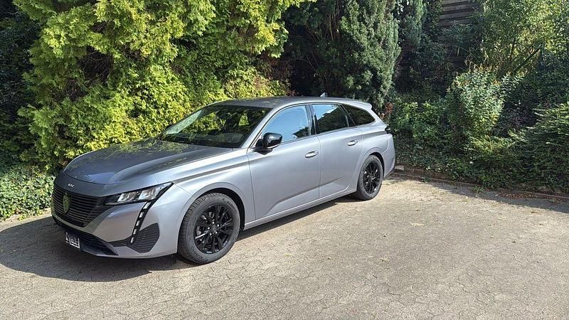 Gebraucht Peugeot 308 Active 110 PS (80 kW) 2022 Grau Kombi