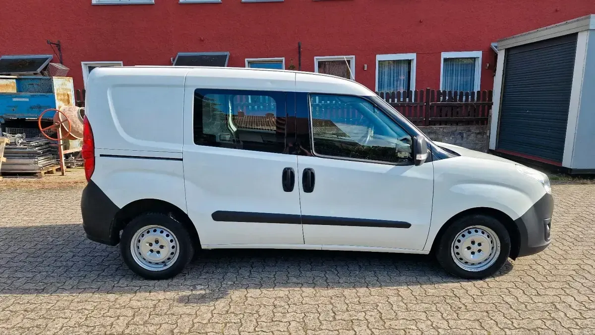 Gebraucht Opel Combo 95 PS (69 kW) 2016 Weiß Van / Kleinbus