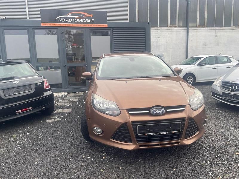 Gebraucht Ford Focus Titanium 125 PS (91 kW) 2013 Gold Kombi