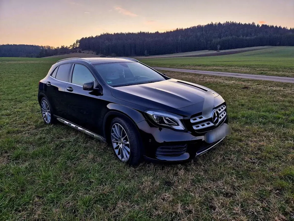 Gebraucht Mercedes GLA250 AMG line 211 PS (155 kW) 2019 Schwarz SUV