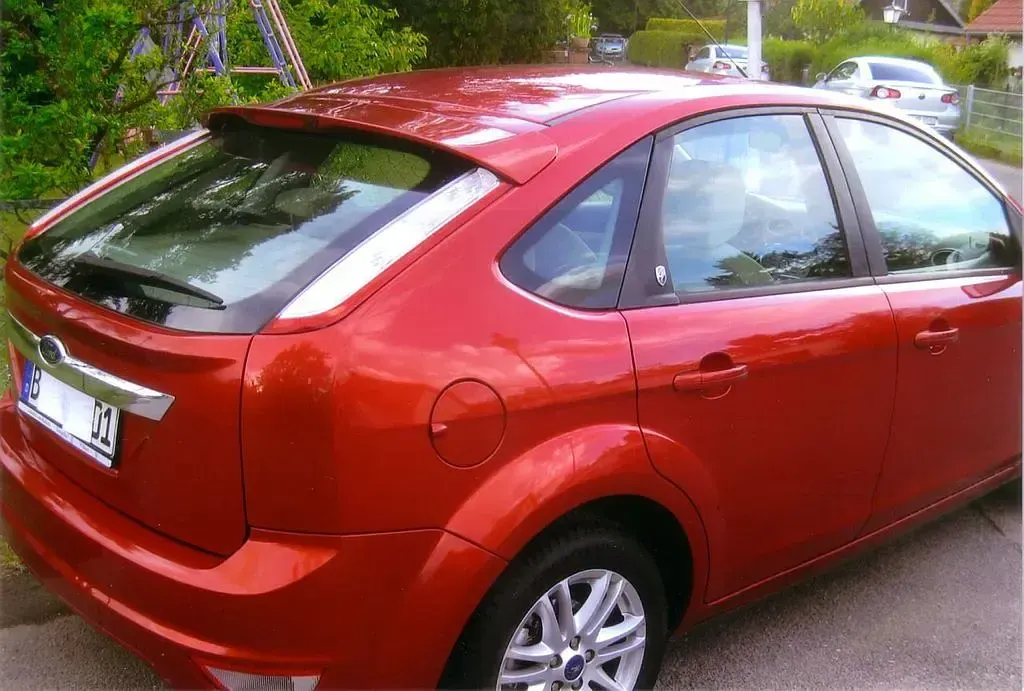 Gebraucht Ford Focus Ghia 101 PS (74 kW) 2009 Rot Limousine