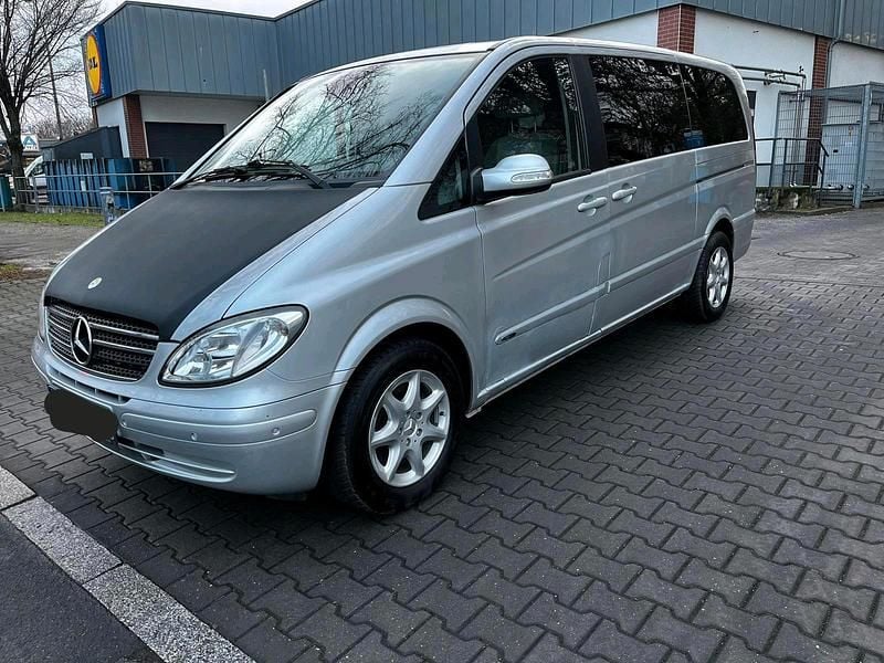 Silber Gebraucht 2004 Mercedes Viano Van / Kleinbus | 5.300 € - Bild 1/4