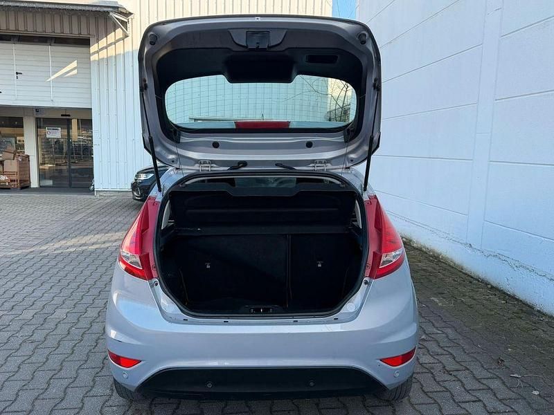 Gebraucht Ford Fiesta Trend 95 PS (69 kW) 2011 Grau Kleinwagen
