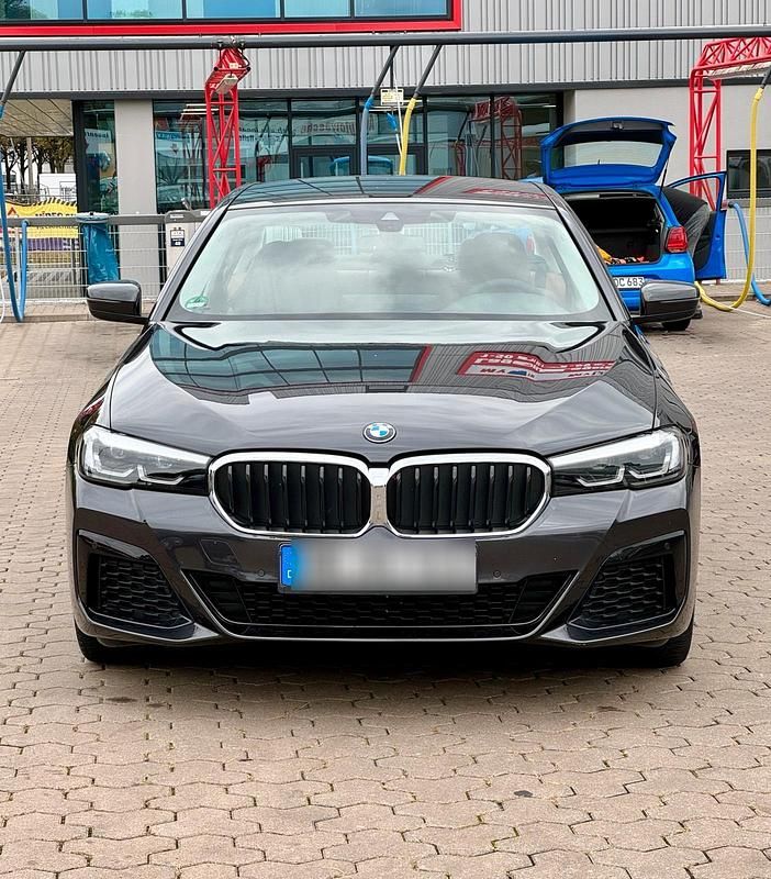 Grau Gebraucht 2023 BMW 520 M Sport Limousine | 35.000 € (Fairer Preis) - Bild 1/4