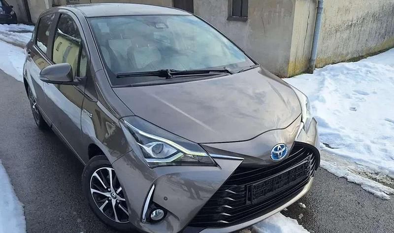 Gebraucht Toyota Yaris Hybrid Edition 75 PS (55 kW) 2018 Braun Limousine