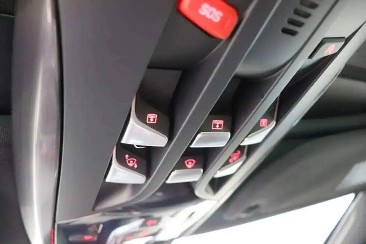 Gebraucht Citroën DS5 Sport Chic 181 PS (133 kW) 2014 Schwarz Kleinwagen