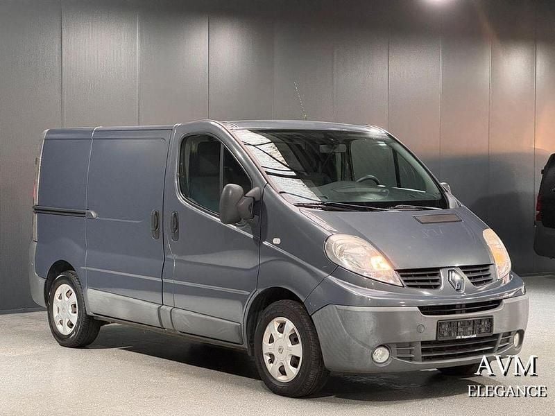 Second-hand Renault Trafic 145 CP (106 kW) 2011 Gri Monovolum
