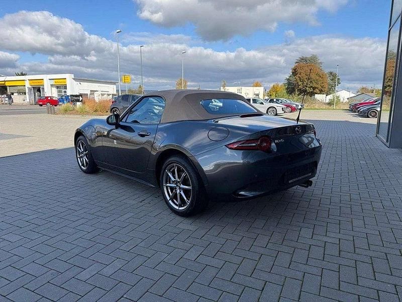 Neu Mazda MX5 Kazari 132 PS (97 kW) 2025 Machine gray Cabrio